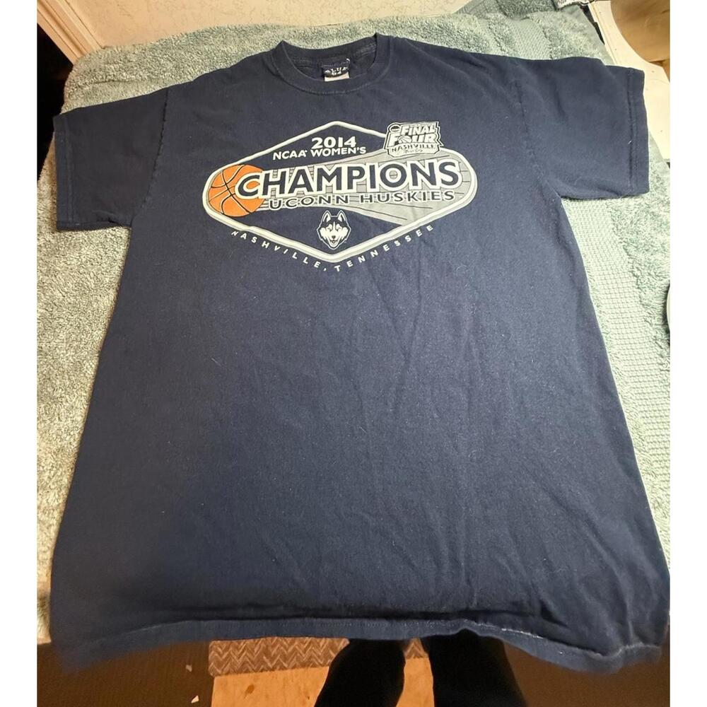 UConn Huskies Women's 2014 Final Four Champions Sz M Short Sleeve Navy  T-Shirt